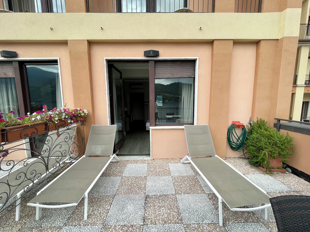 Hotel Bazzoni And Du Lac 9/70