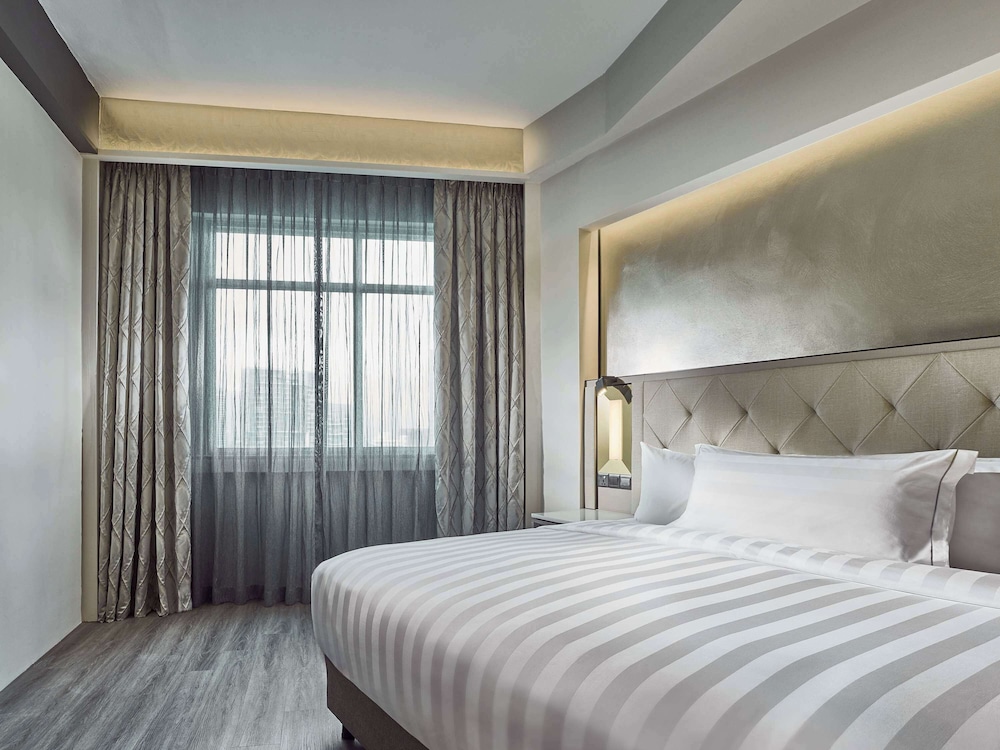 EXECUTIVE, SUITE, KING BED