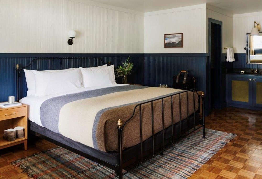 Anvil Hotel 21/65