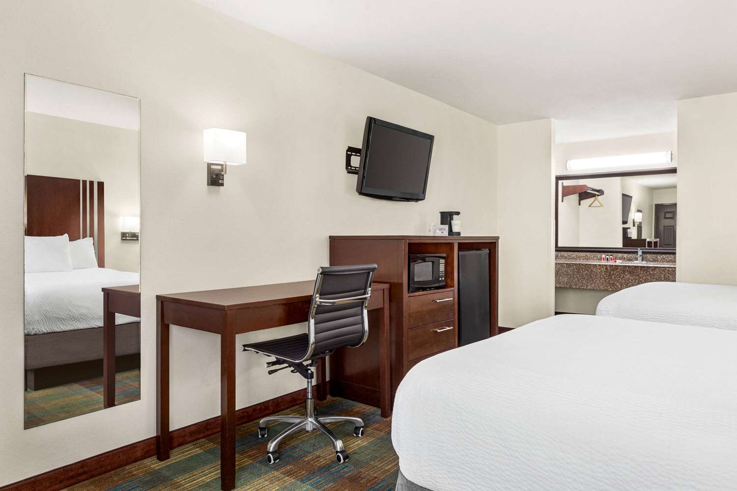 Ramada by Wyndham San Antonio Near SeaWorld/Lackland AFB 57/63