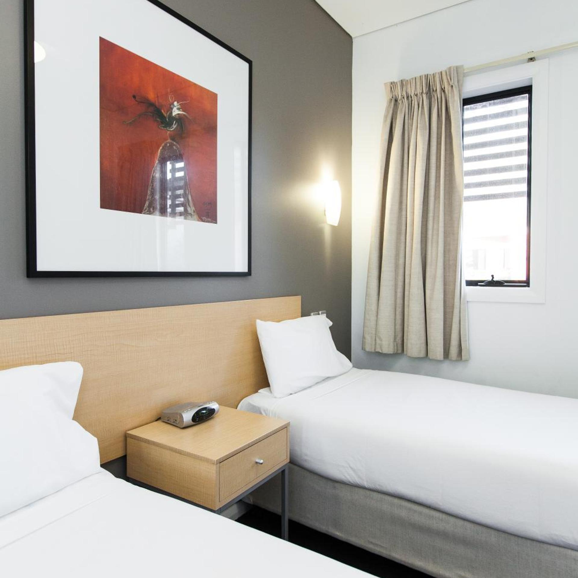 2 Bedrooms, Apartment, Water Front