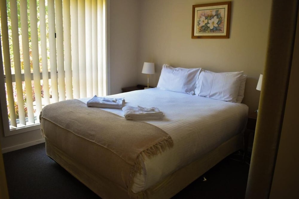 Clarendon Chalets 12/50