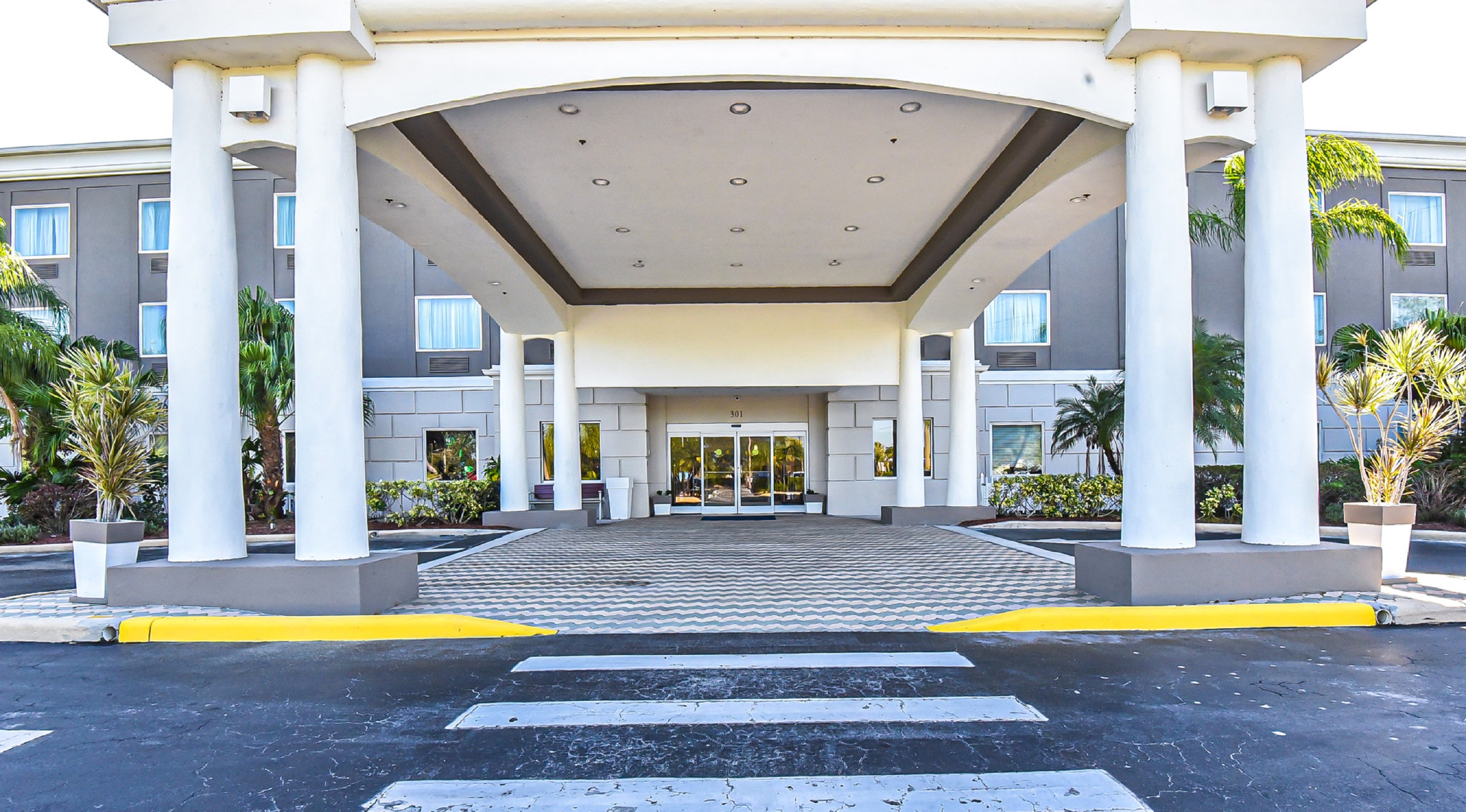 Holiday Inn Express and Suites Cocoa 42/50