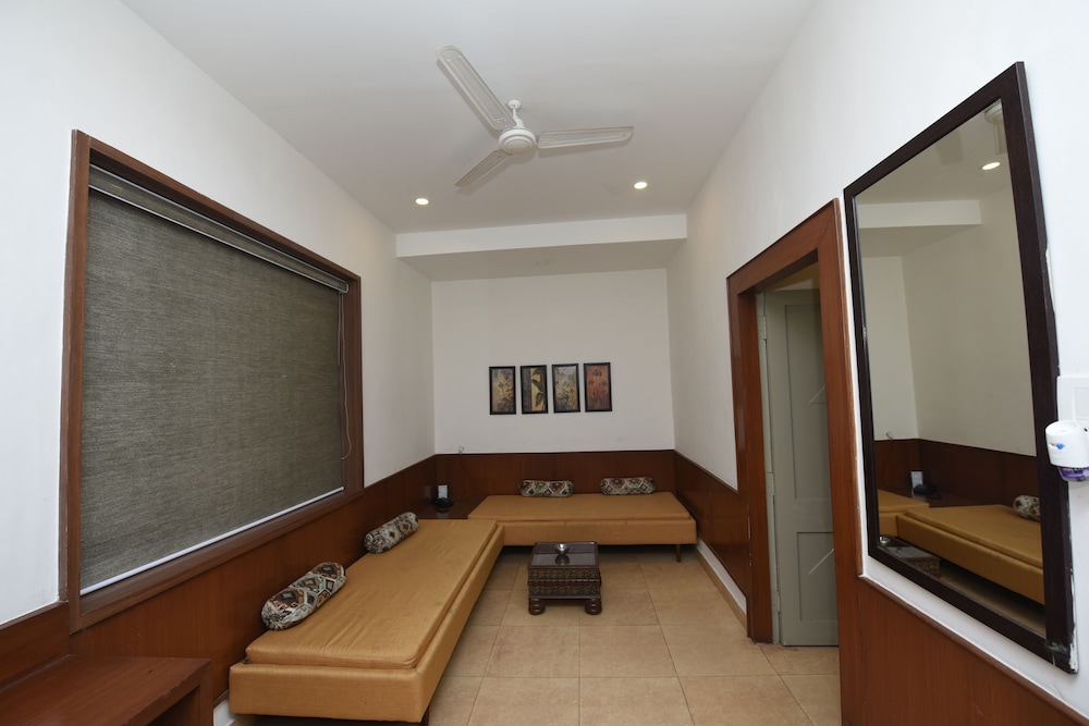 Kwality's Motel Shiraz 20/40