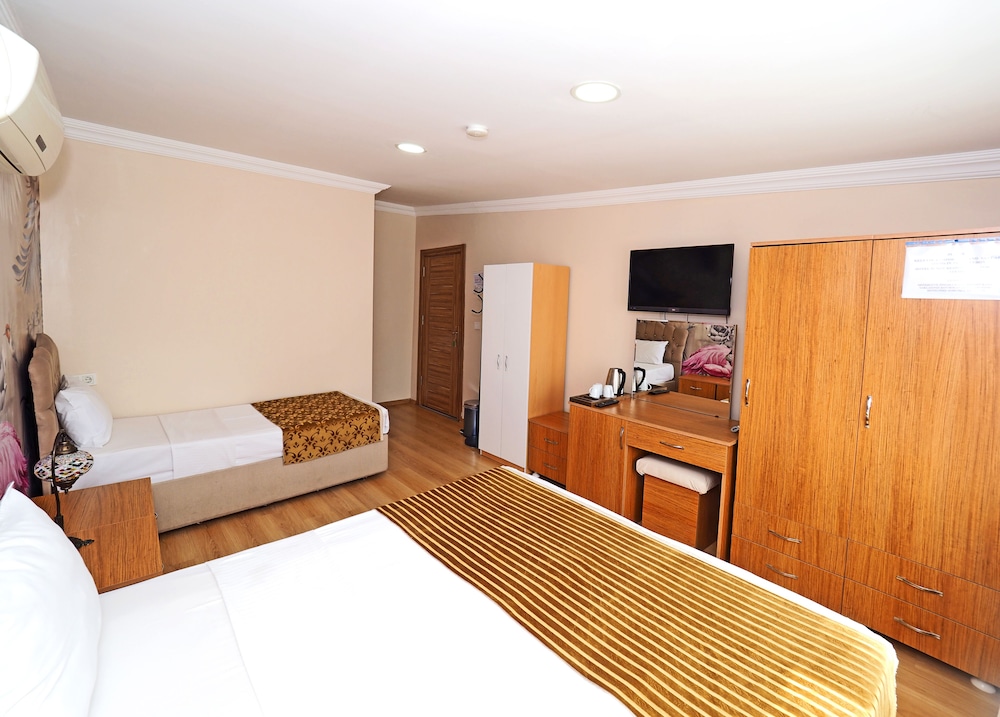 ROOM, TRIPLE