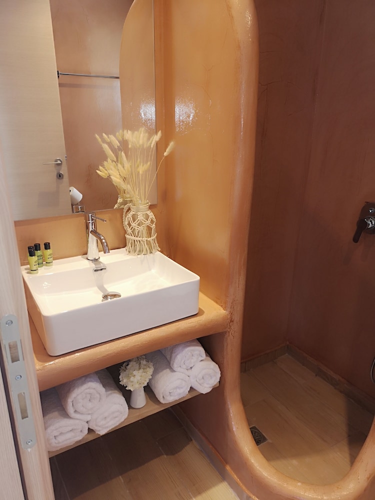 2 BEDROOMS, VILLA, 2 DOUBLE BEDS, SEA VIEW, HOT TUB
