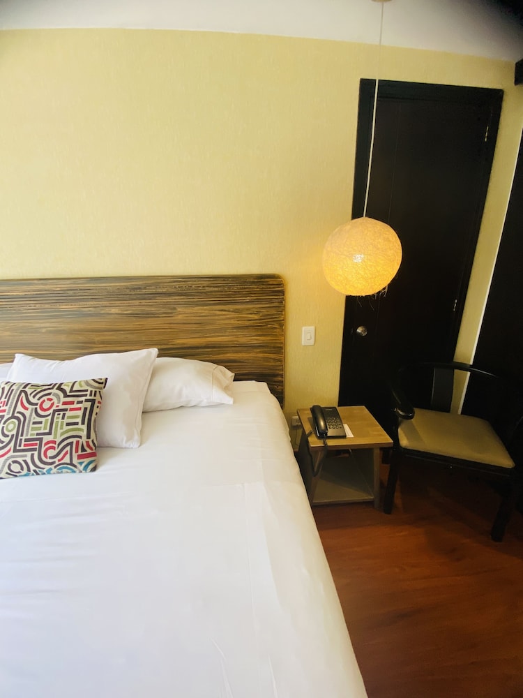 Hotel Retiro 84 By Mij Hotels 27/50