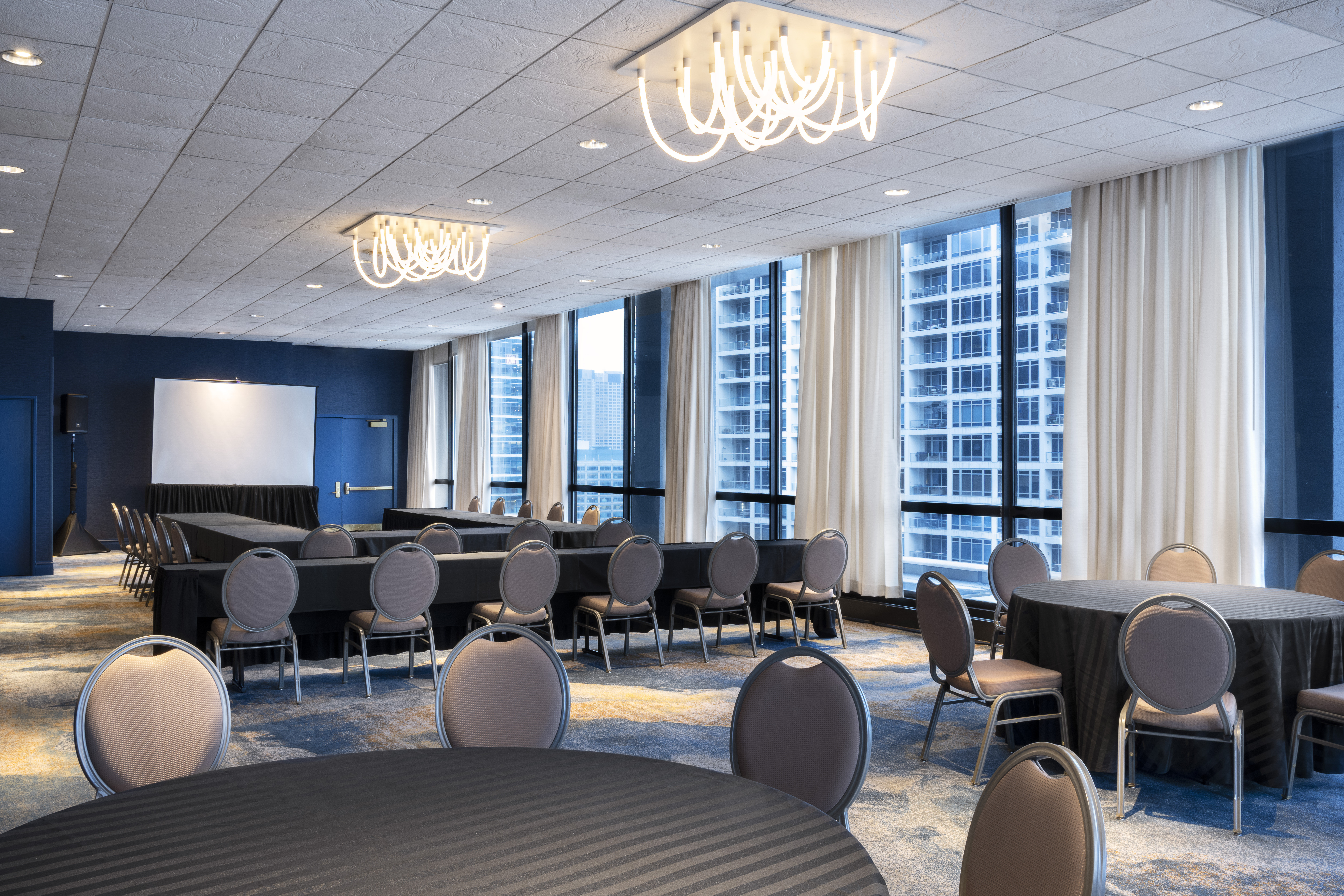Holiday Inn Chicago Downtown - Wolf Point 62/74