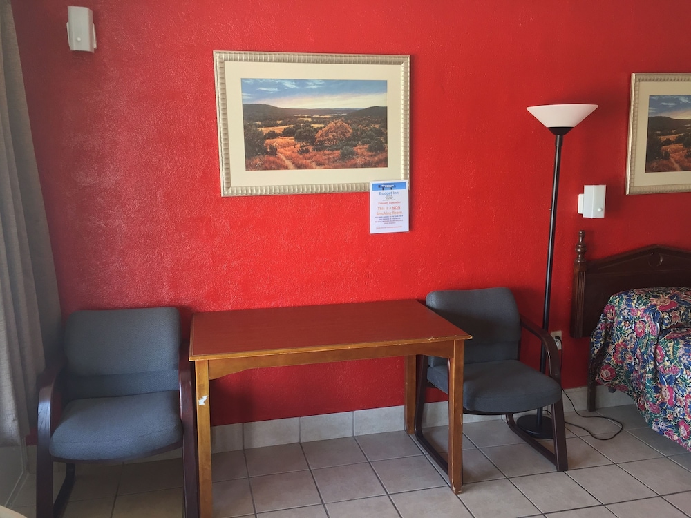 Budget Inn 34/43