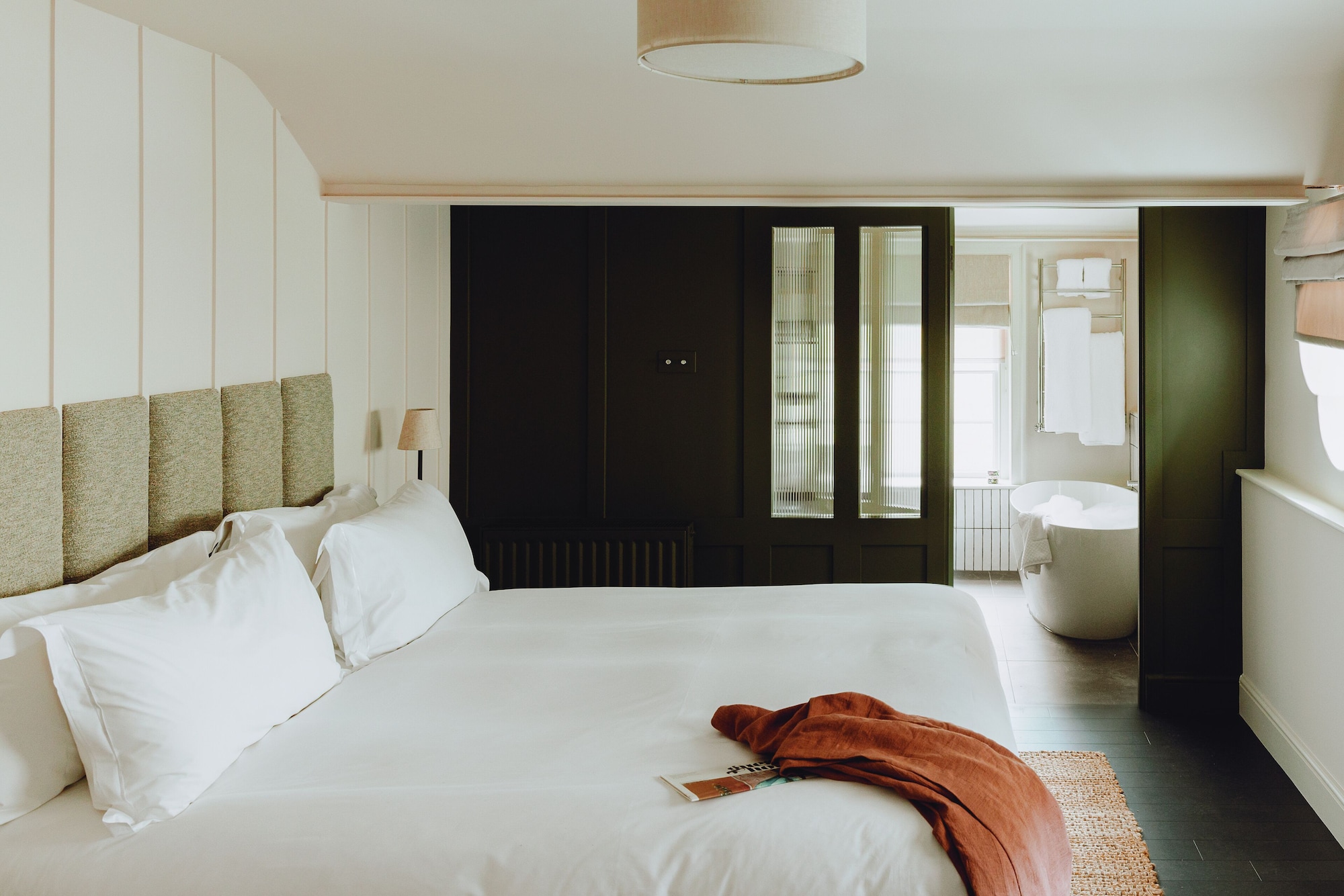 COACH HOUSE, GUEST ROOM
