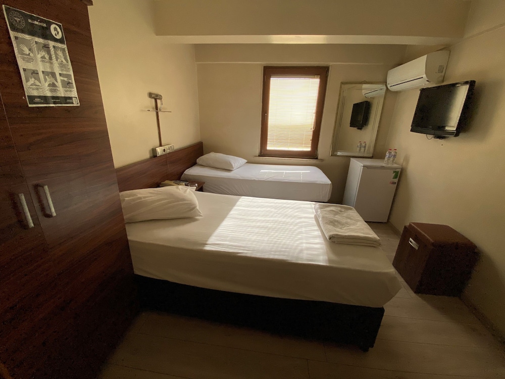 Hotel Cenedag 15/33