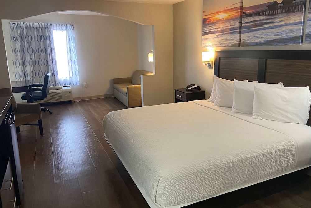 Days Inn By Wyndham Panama City/Callaway 7/26