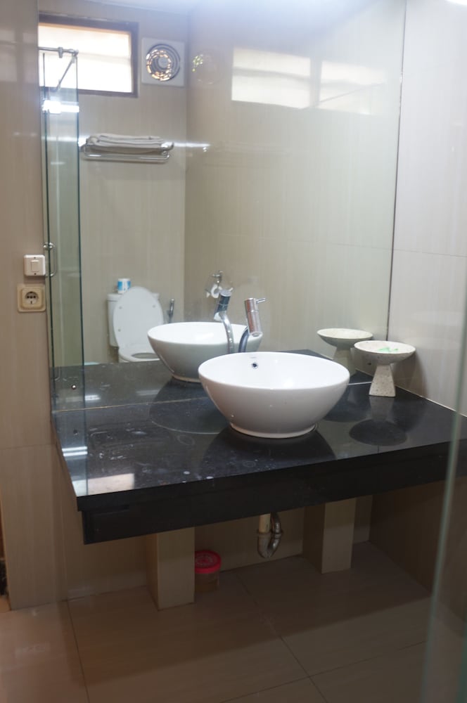 Puri Naga Beachfront Cottages 30/65