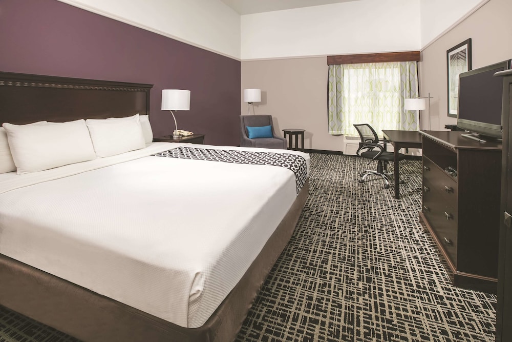 La Quinta Inn and Suites by Wyndham Brownwood 16/37