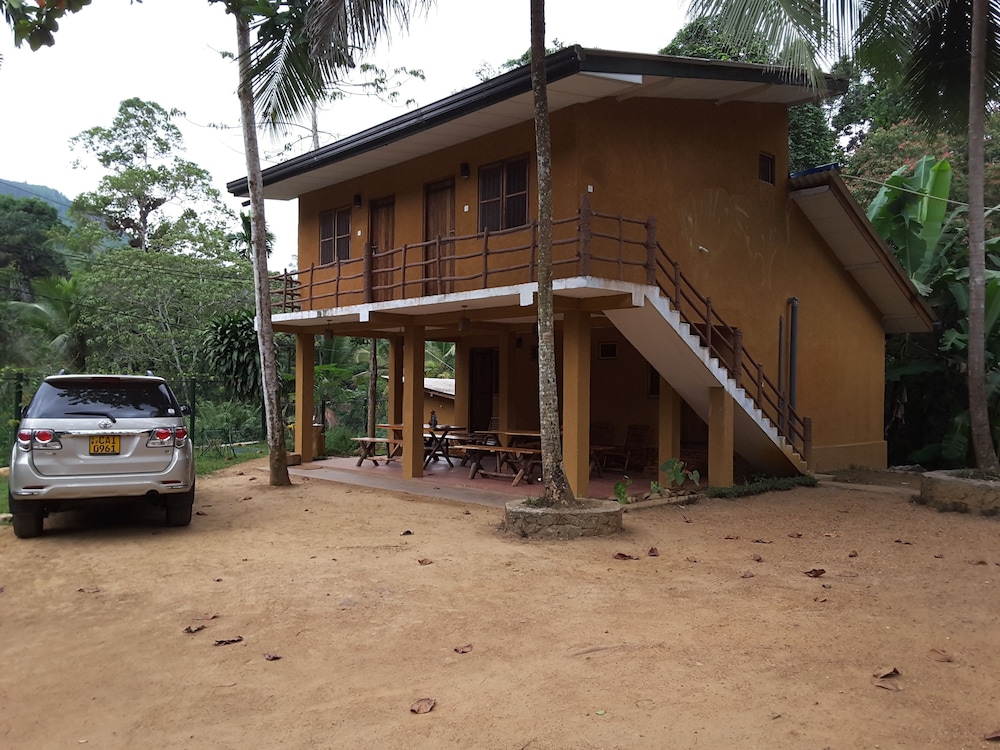 Sinharaja Birder's Lodge 24/36