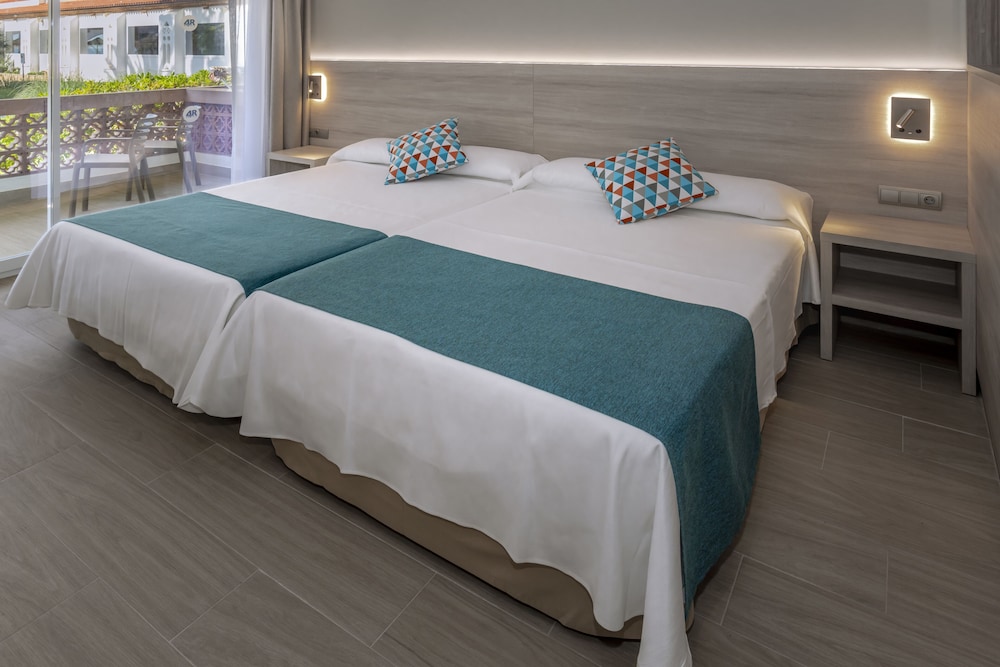 4R Gran Europe Hotel 15/50