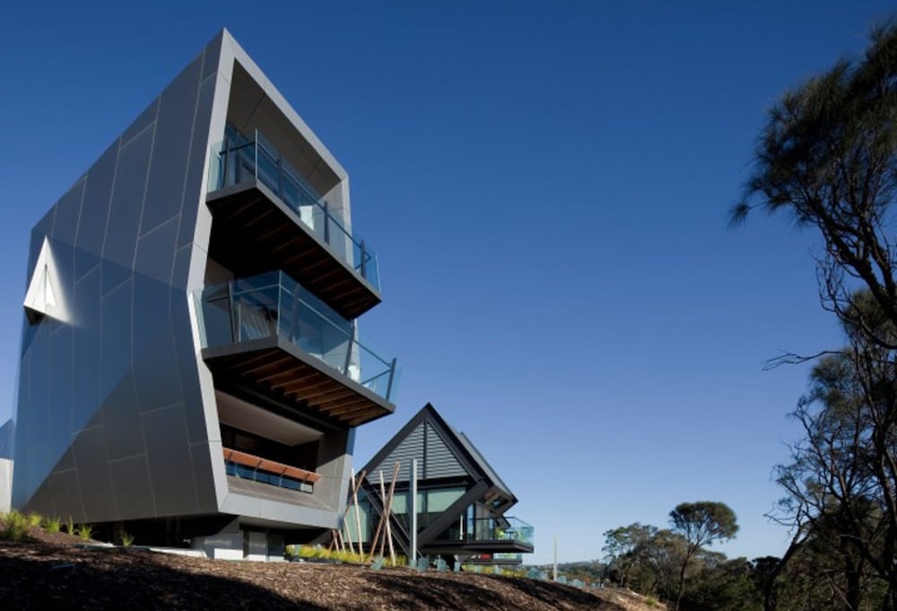 Mona Pavilions 7/50