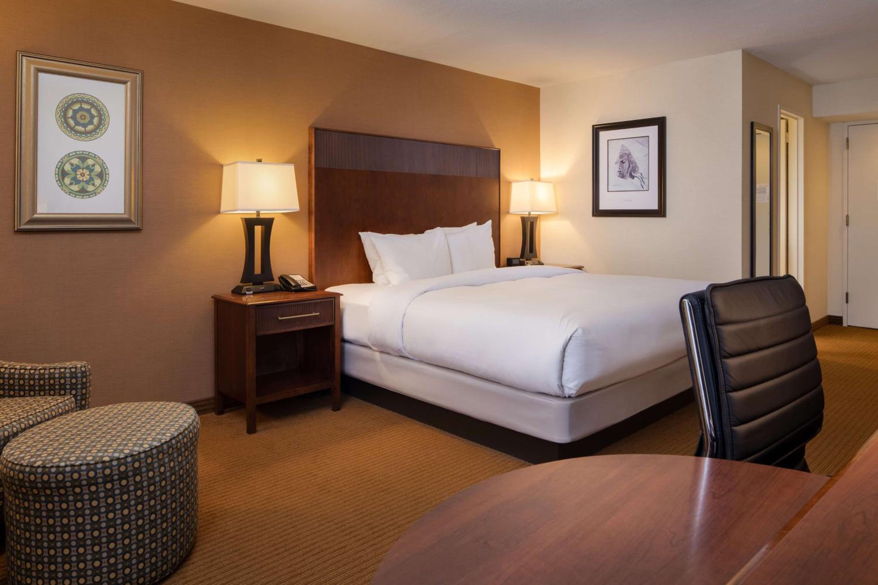 2 ROOMS, SUITE, KING BED