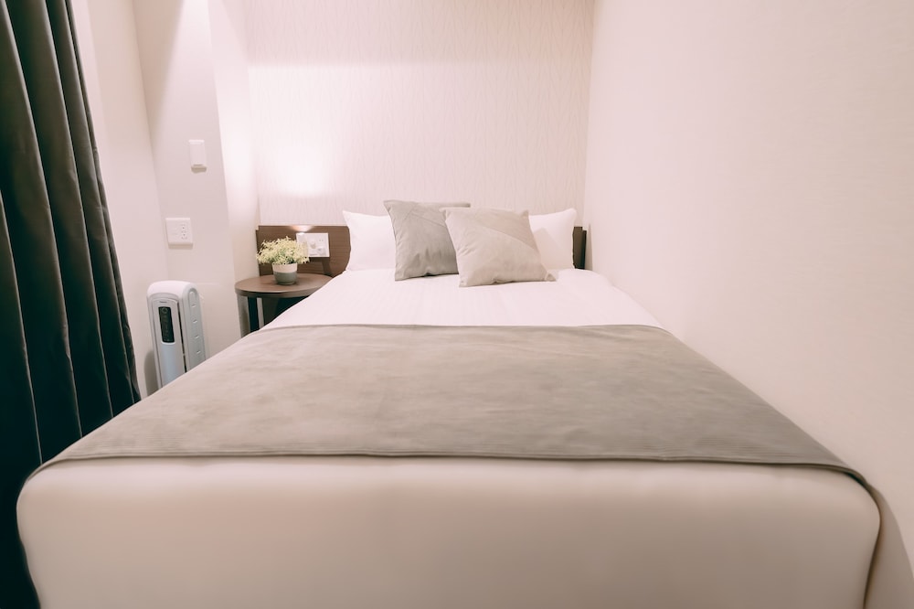 R Hotel Honmachi 5/17