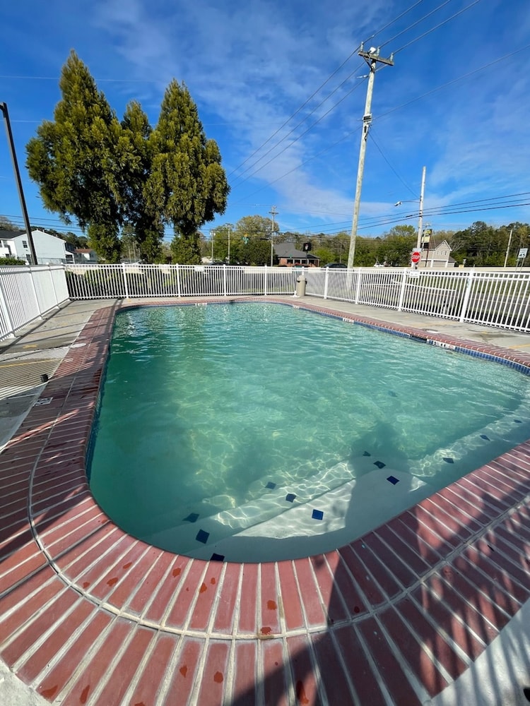 HIBISCUS Inn & Suites 27/43