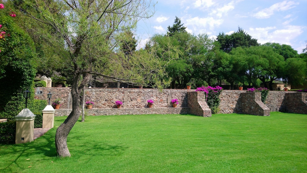 Hotel Villa Antigua 48/54