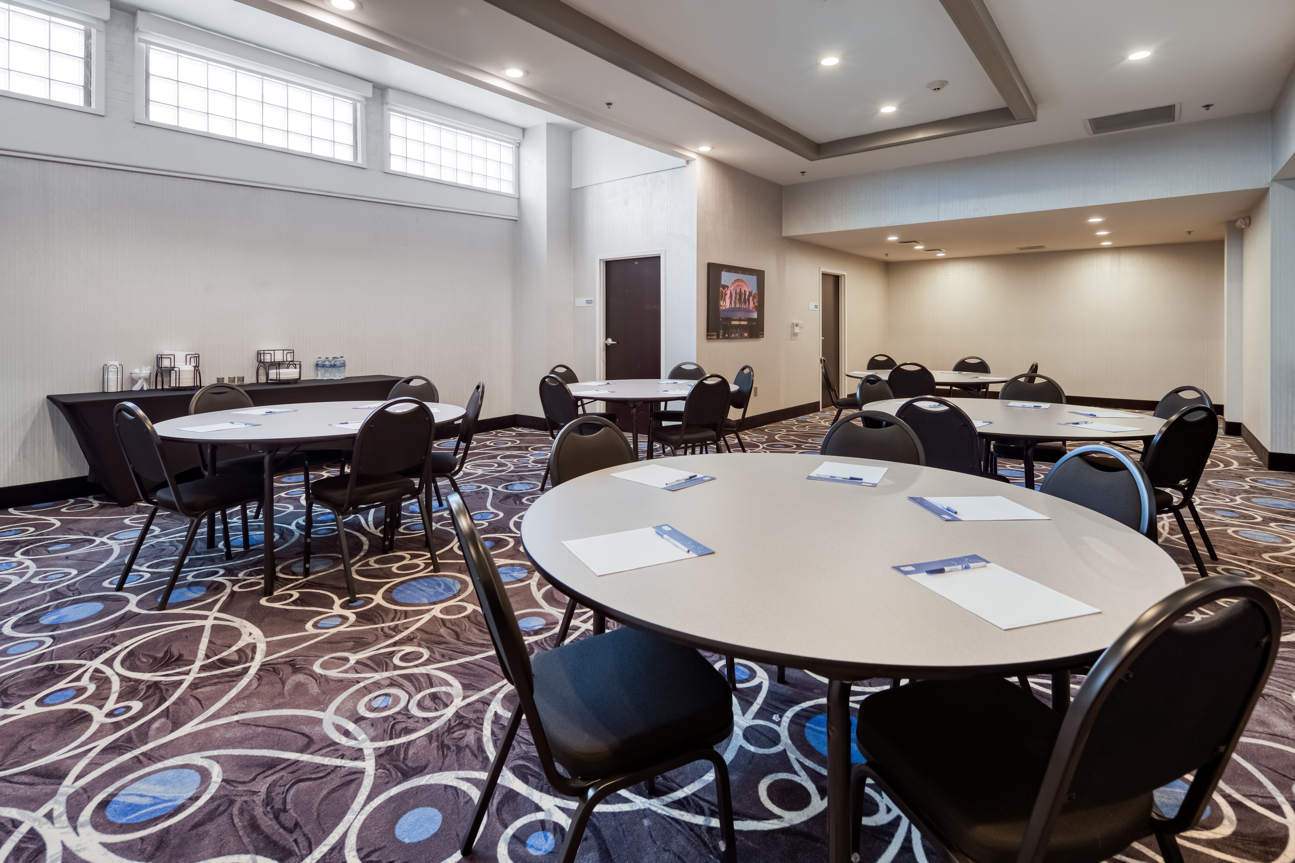 HOLIDAY INN EXPRESS KANSAS CITY DOWNTOWN 60/72