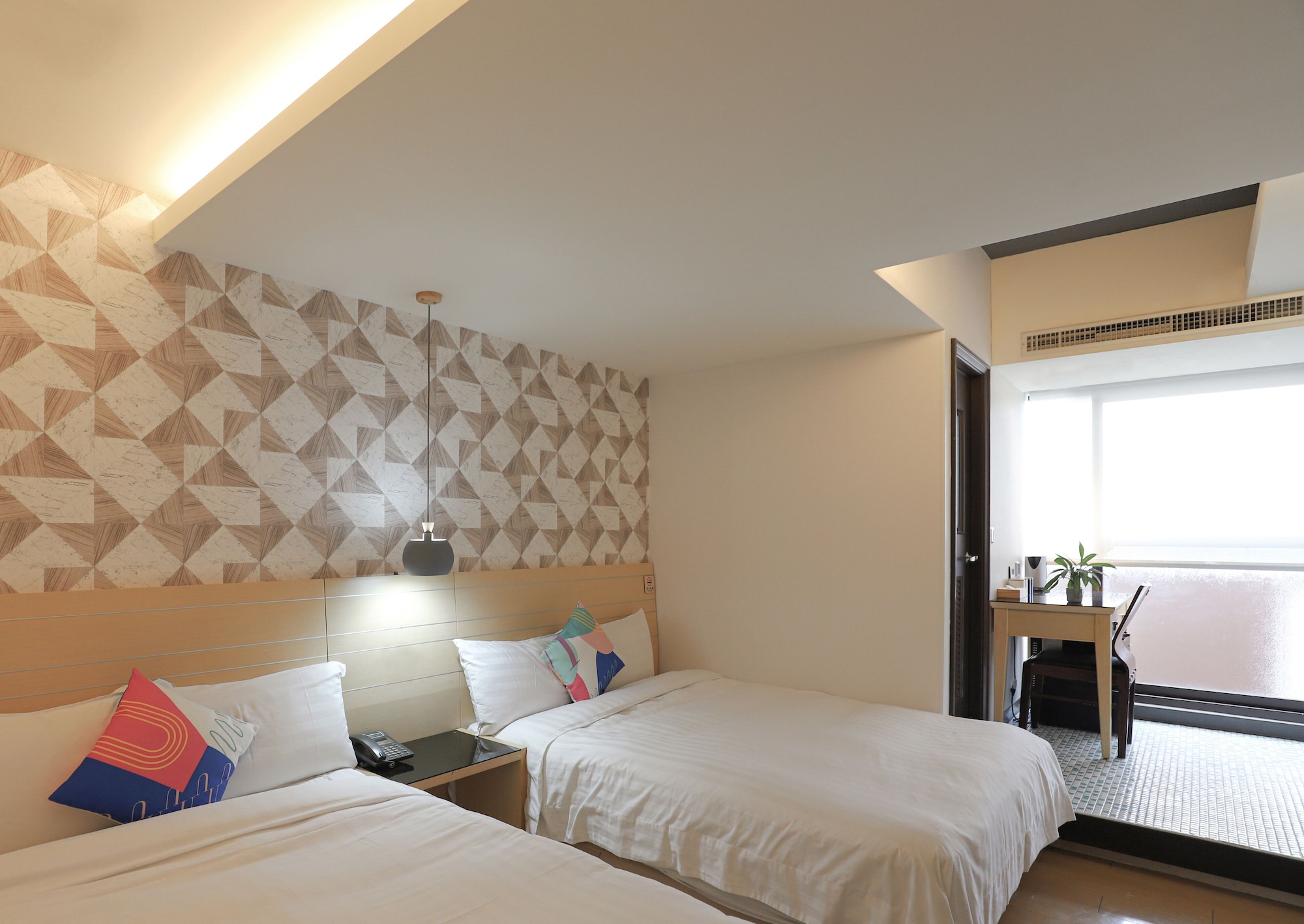 SUPERIOR, QUADRUPLE, 2 DOUBLE BEDS, CITY VIEW, BALCONY