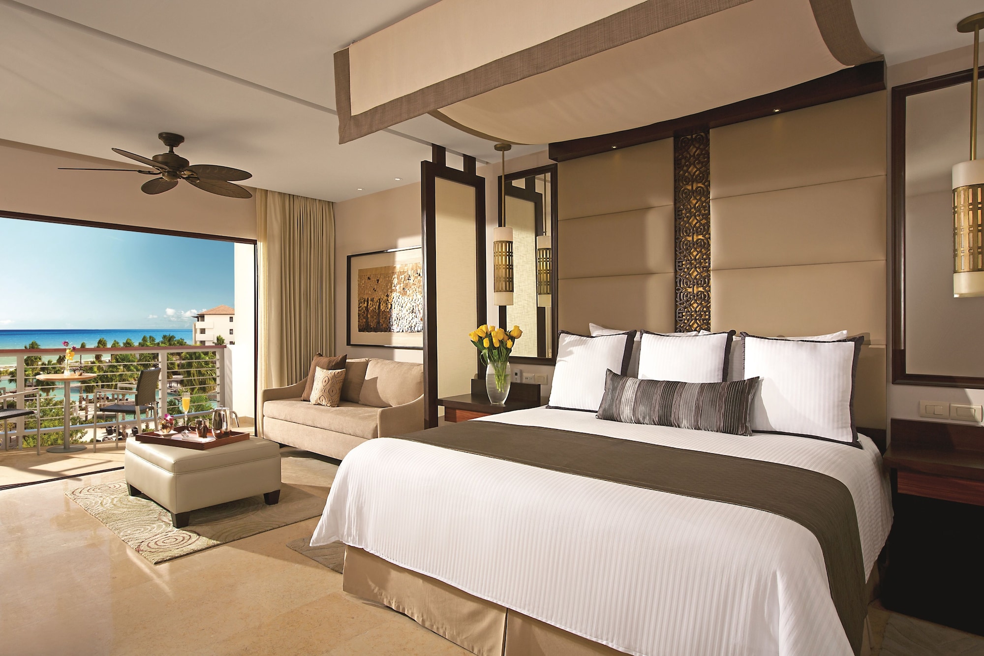 Preferred Club, Junior Suite, King Bed, Ocean Front