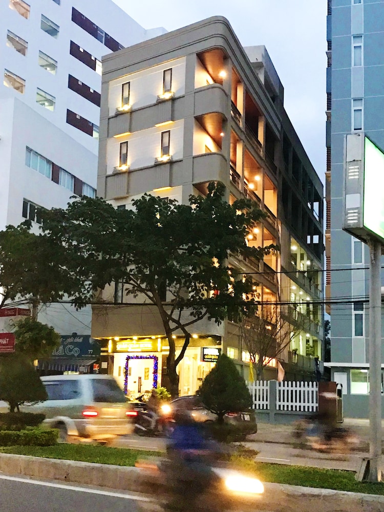 QUAN QUAN HOTEL 33/43