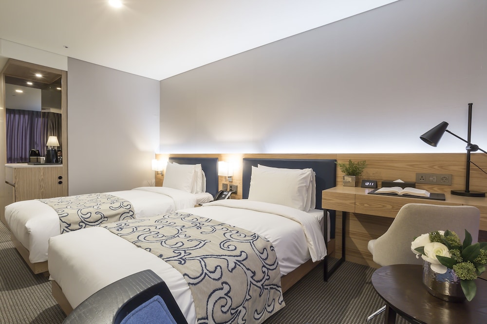 Centum Primus Hotel 32/50