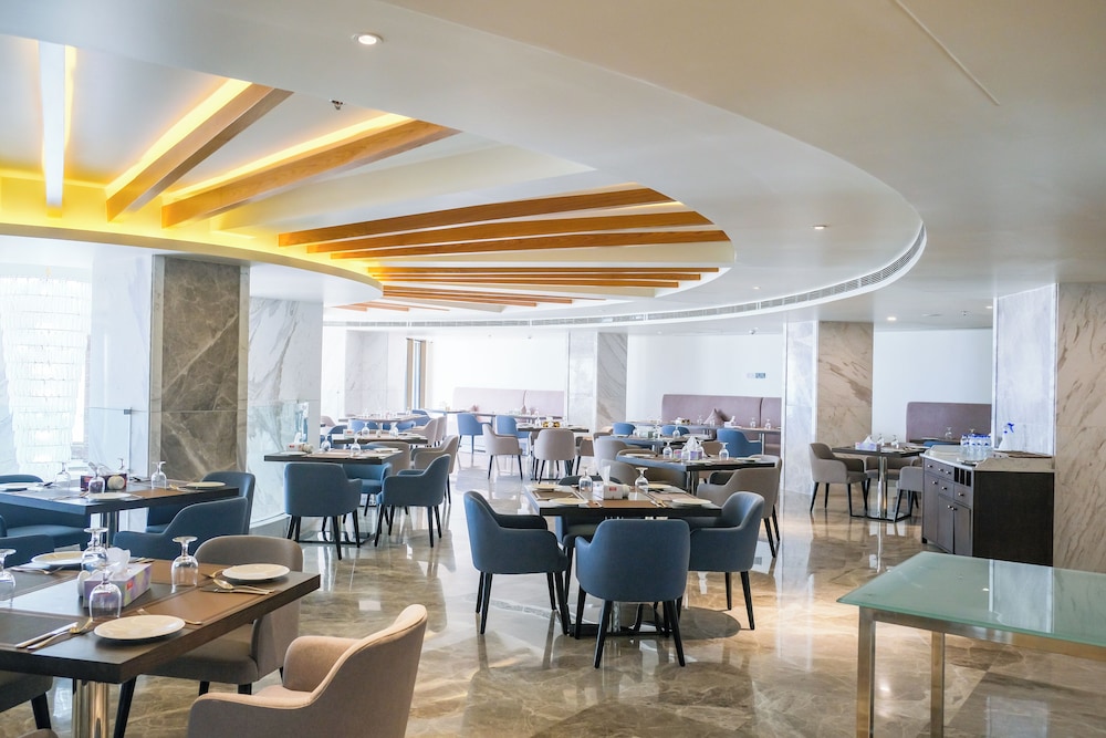 Ramada by Wyndham Cox's Bazar Kolatoli Beach 39/42