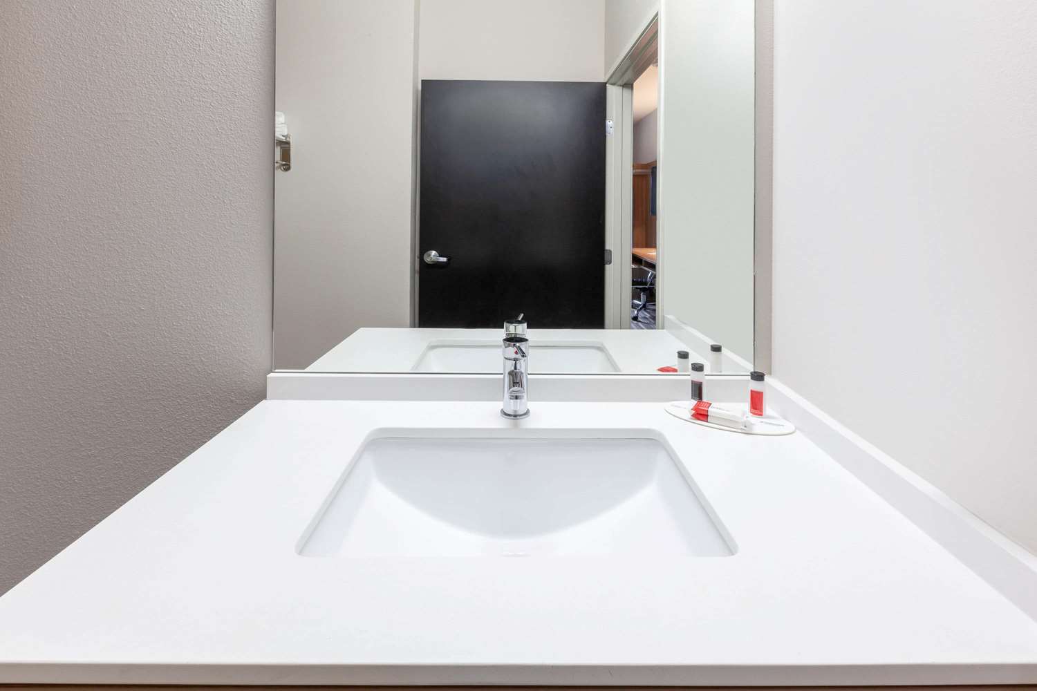 Microtel Inn And Suites By Wyndham College Station 26/34