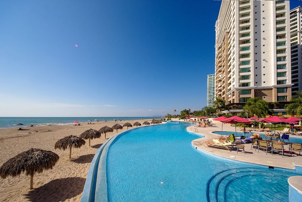 Grand Venetian Condominium 48/50