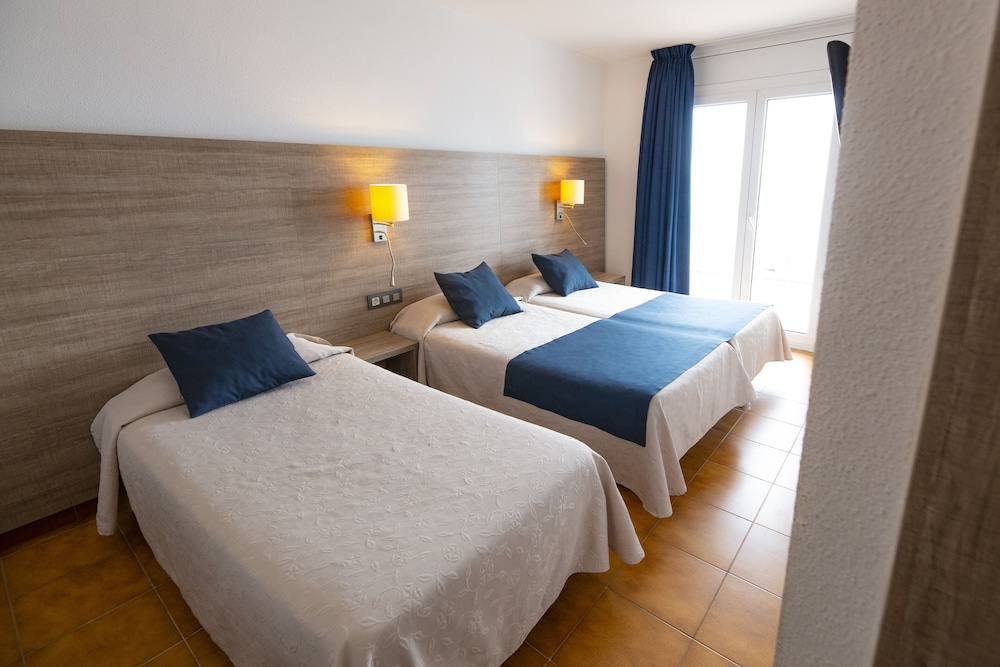 STANDARD, TRIPLE, SEA VIEW