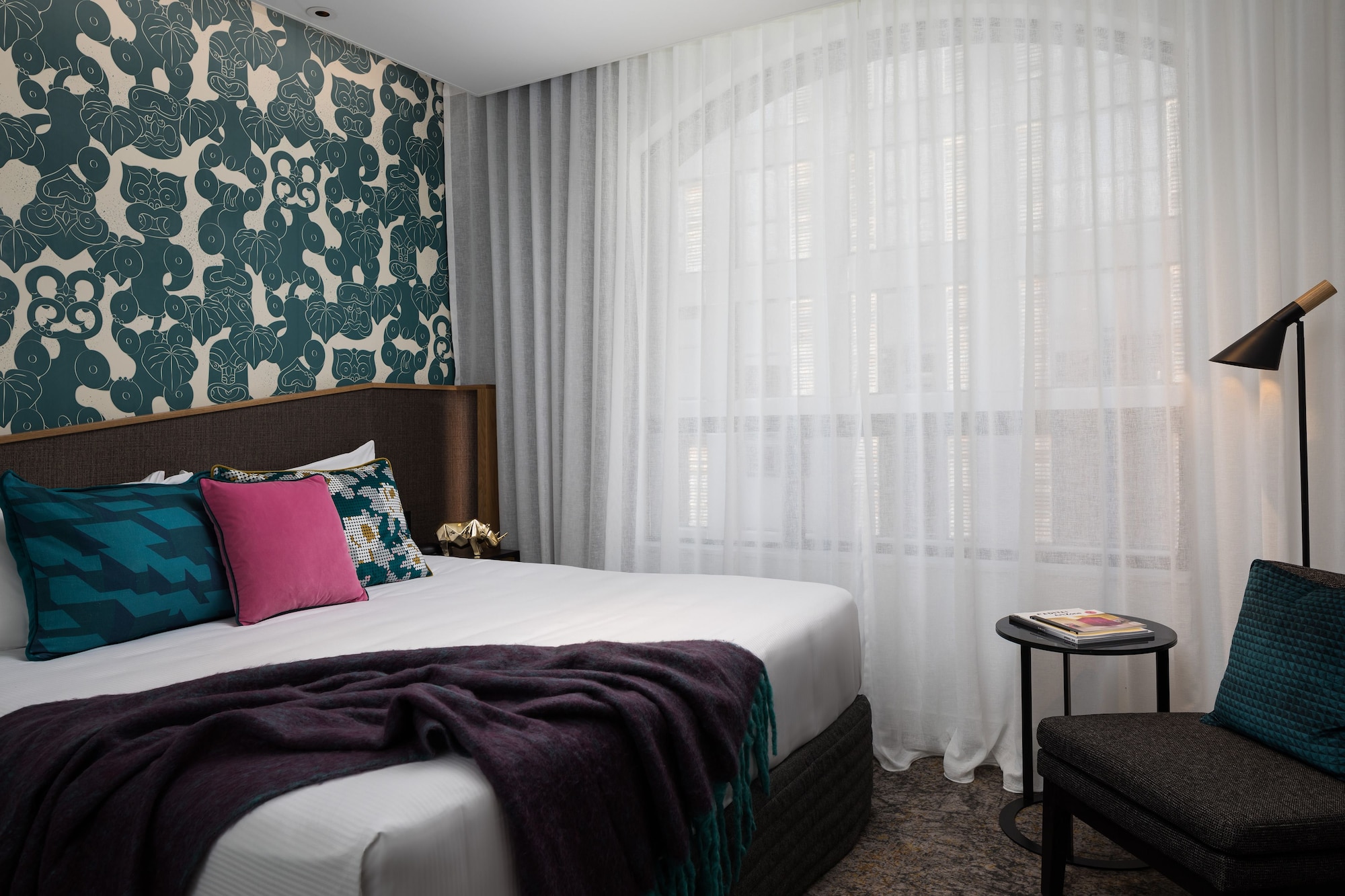 Gallery, Qt, King Bed, Bathtub