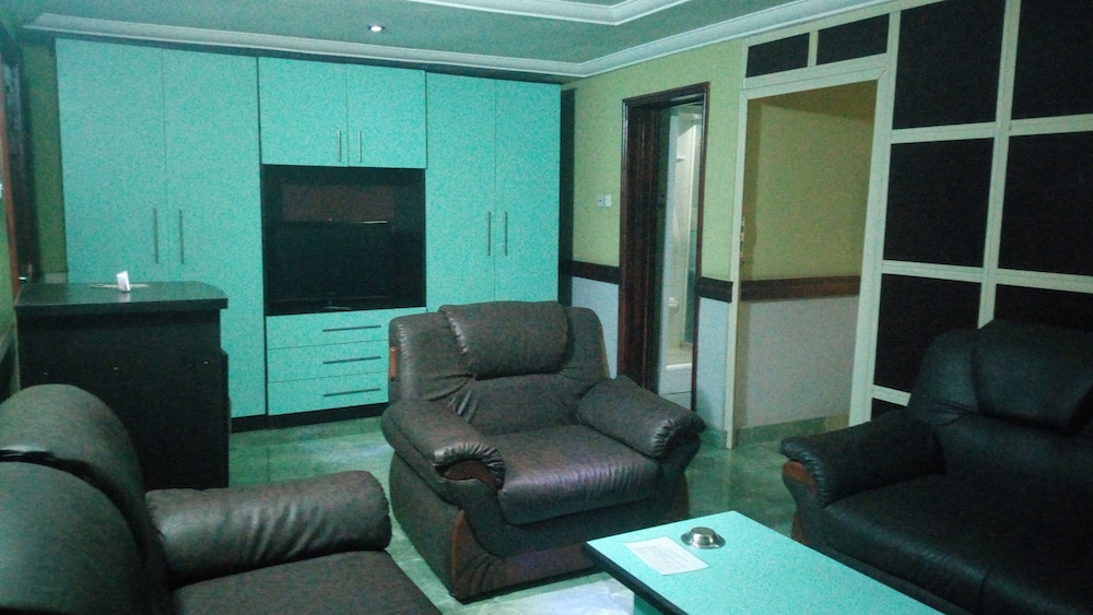 Brighton Hotel And Suites 15/20