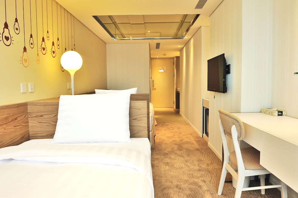 GREEN WORLD HOTEL ZHONGHUA 46/80