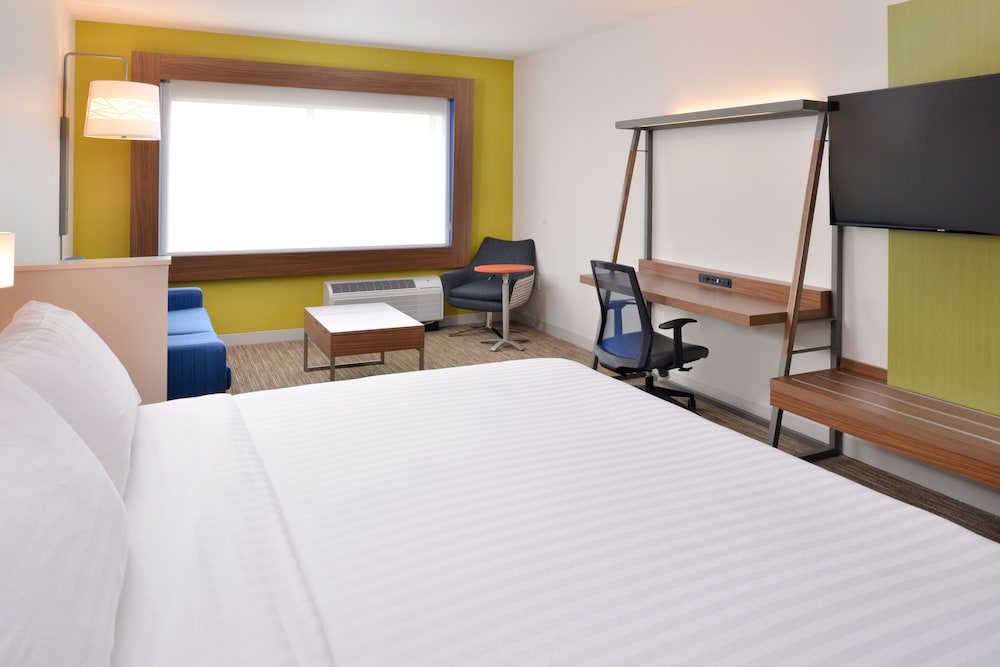 Holiday Inn Express And Suites Madison 20/65