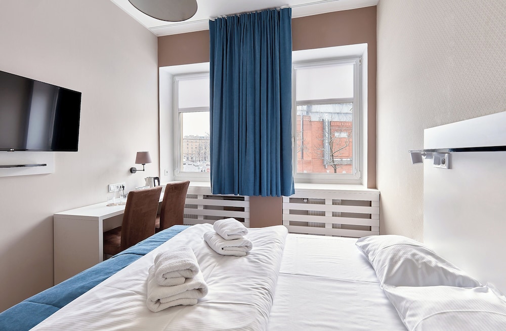 DELUXE, DOUBLE BED