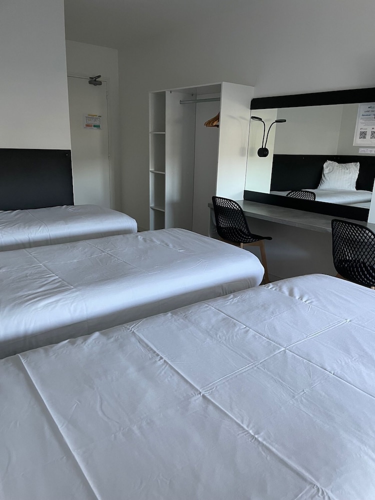 Brit Hotel Cherbourg Octeville 26/43