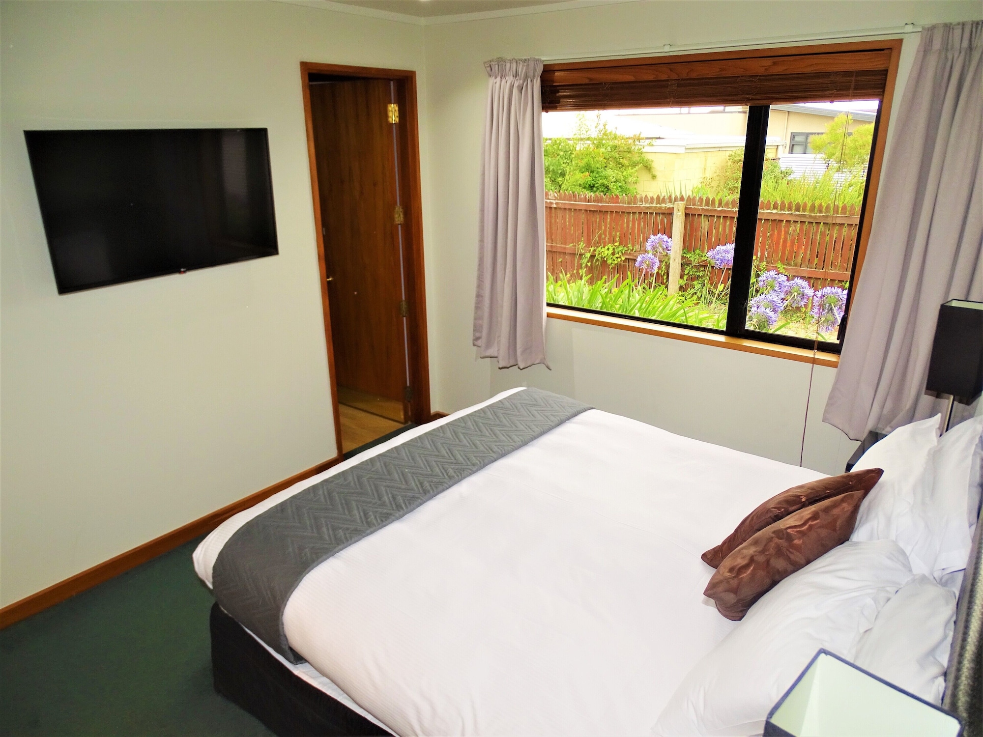 Superior, King Bed