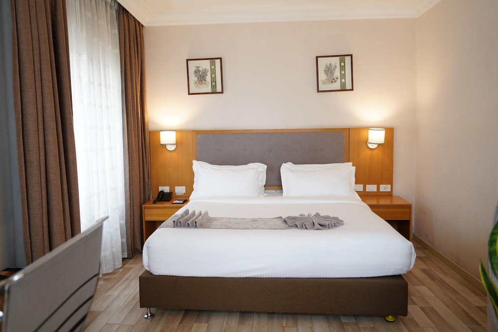 Club, King Bed