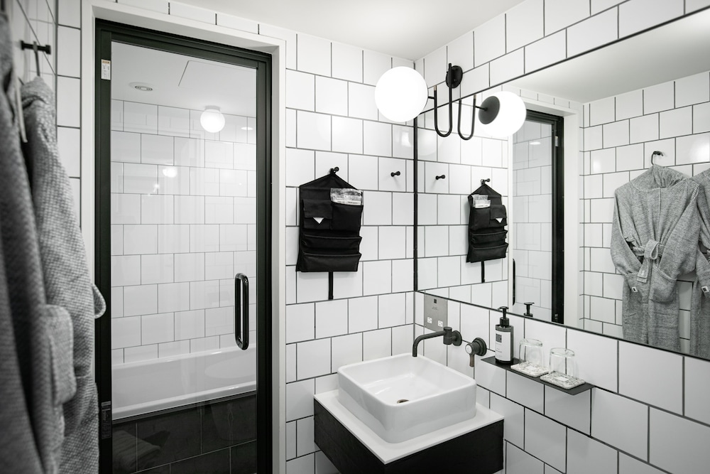 لوفت قياسي بسريرين مزدوجين، Trunk Hotel 7/7