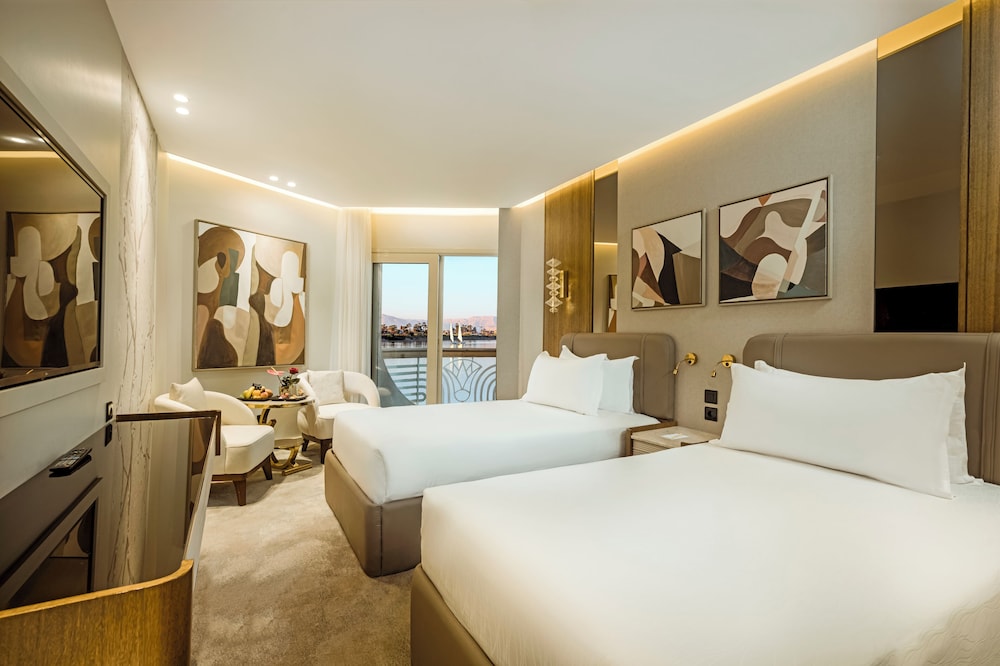 Royal, Elite, King Bed, Lateral Side Nile View، Sonesta St George Hotel 5/9