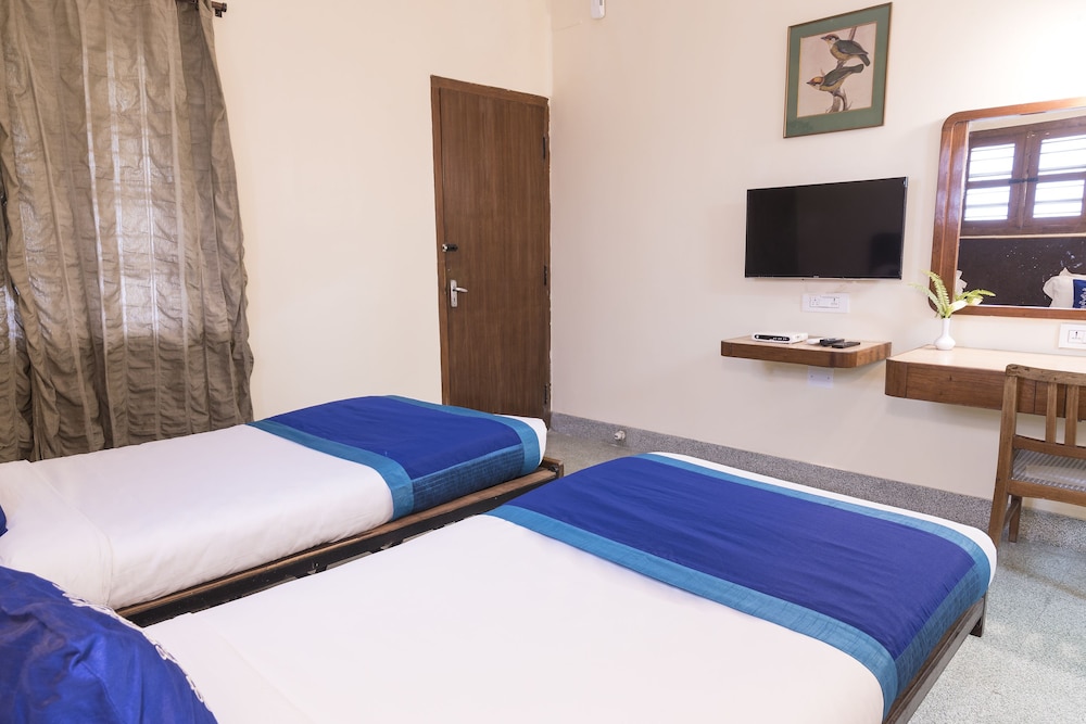 WOODLANDS HOTEL 33/50