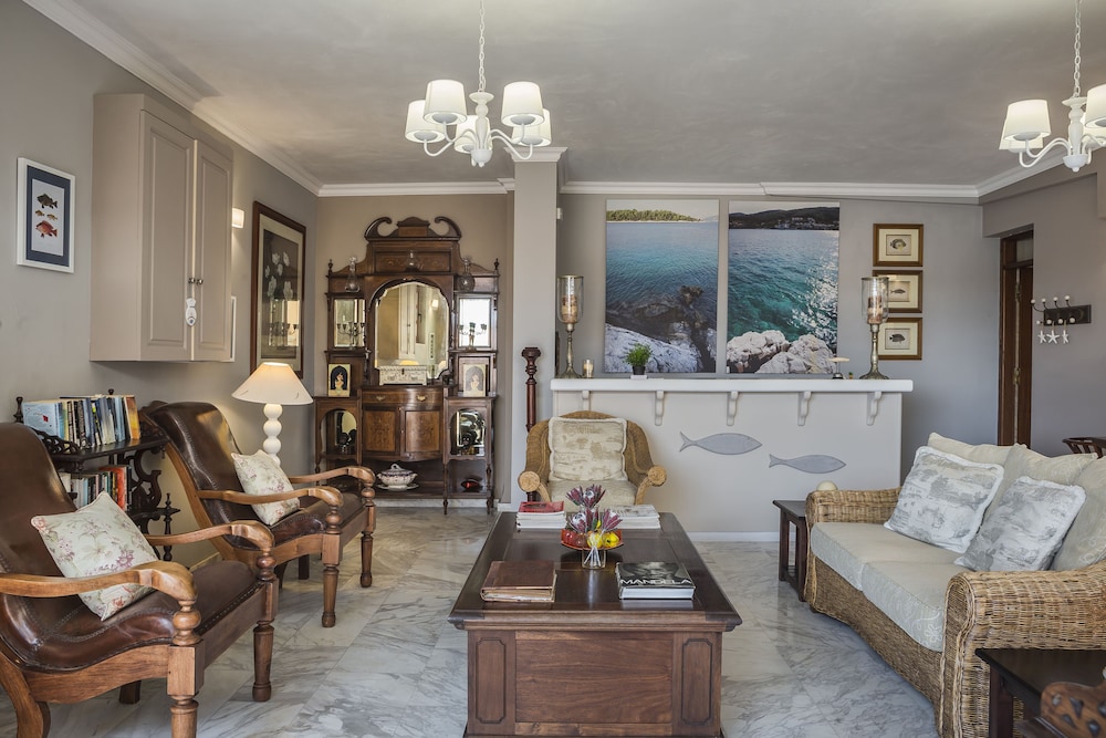 Faros Suites - Adults Only 25/50