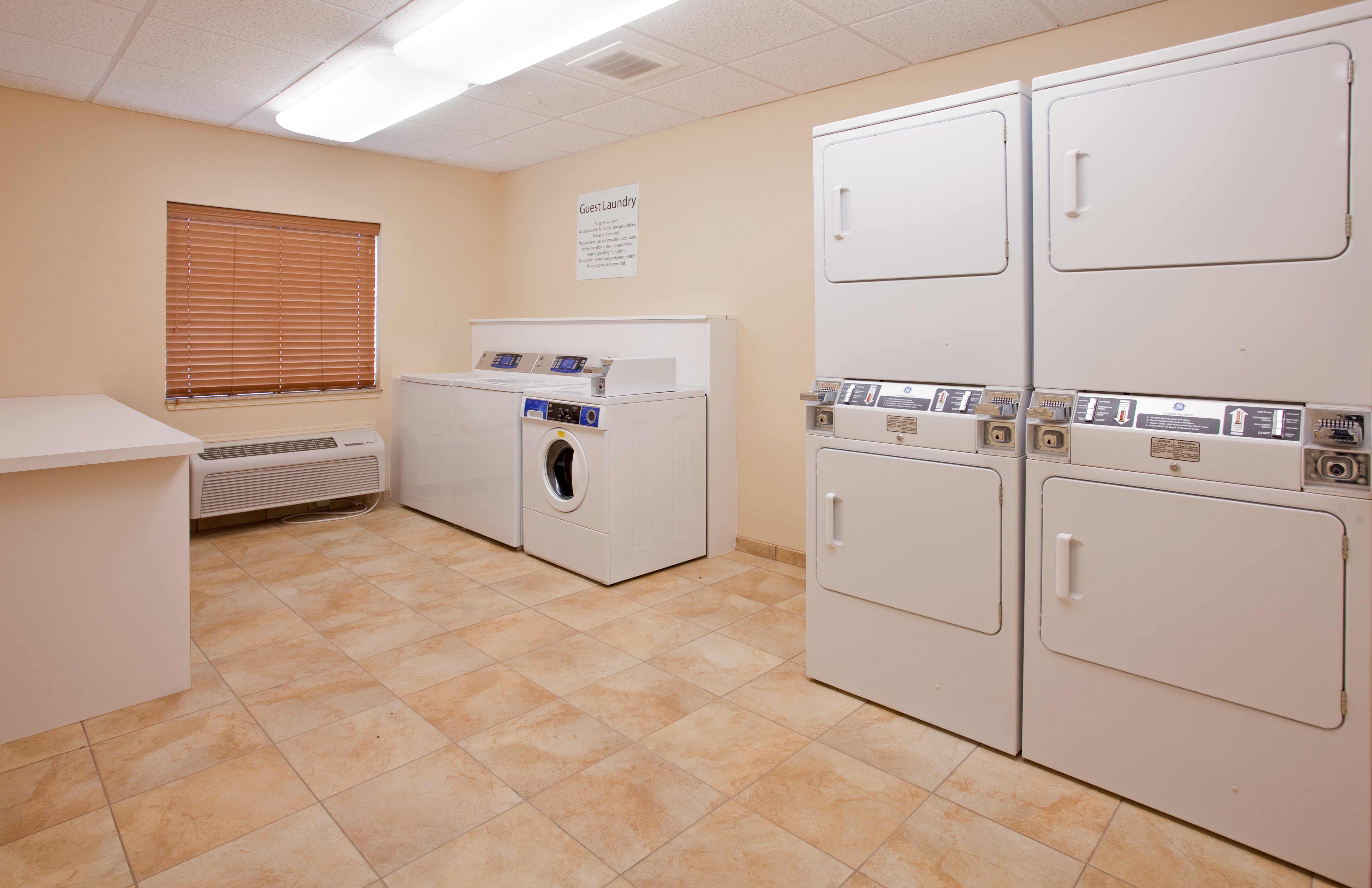 Candlewood Suites Kansas City Northeast 6/73