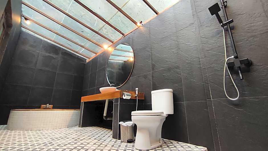 Imah Seniman Hotel 48/53