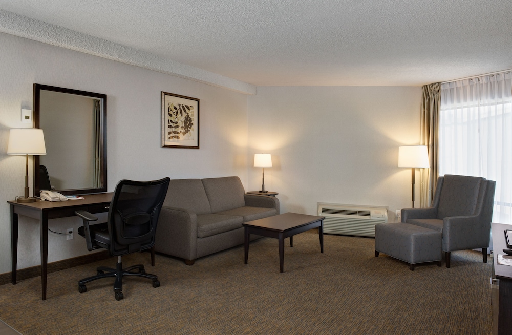 Ramada By Wyndham Kamloops 36/47
