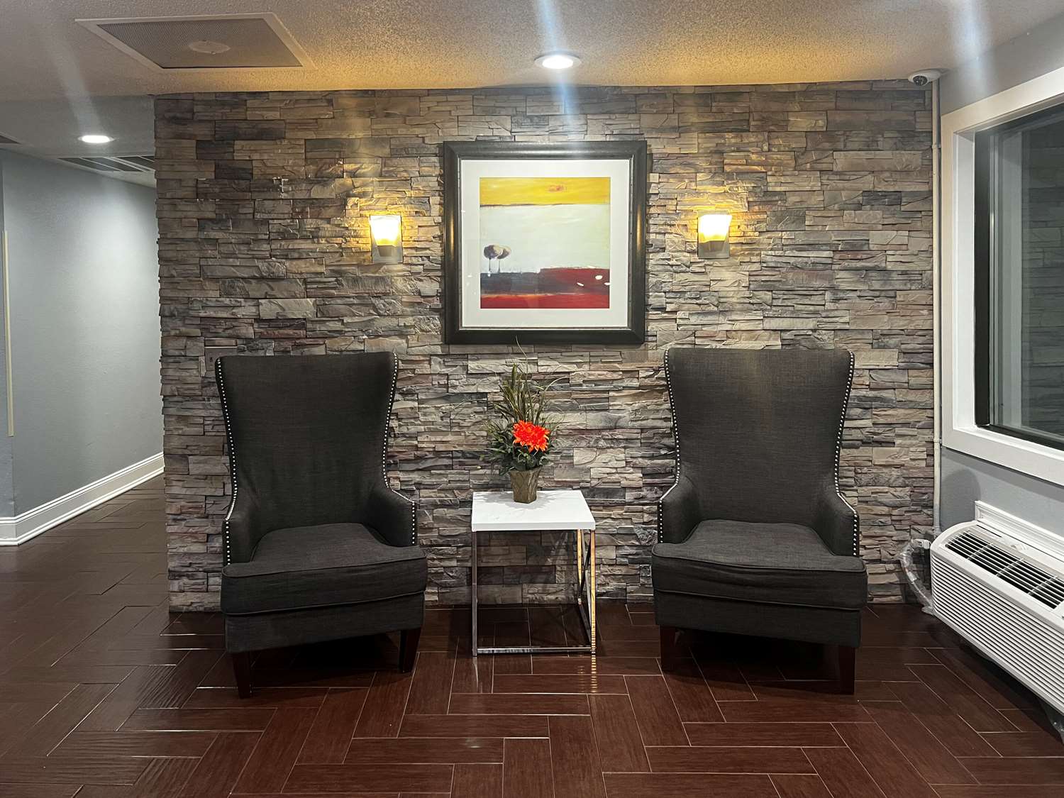 Days Inn & Suites by Wyndham Muskegon 13/17